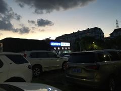 -迪卡侬运动专业超市-停车场