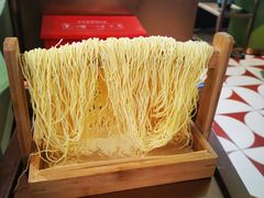 -洪氏嗨捞·广东猪肚鸡·椰子鸡火锅(西咸万象城店)