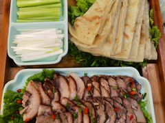 大饼猪头肉-六和聚传统烤鸭.天津菜(和平店)