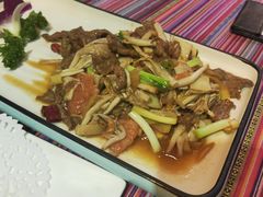 -香巴拉云南餐厅(华莱坞店)