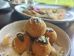 -Chom Cafe and Restaurant