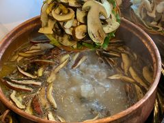 -菌海森林·非遗野生菌火锅(西山区滇池路摩根道店)