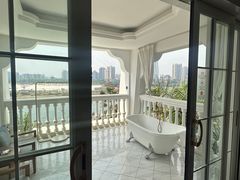 -芭黎人江景轻奢酒店(告庄西双景星光夜市店)