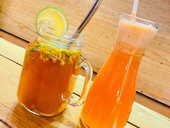 鲜榨胡萝卜柠檬苹果汁-Lets burger非常汉堡·环球风味(蓝色港湾店)