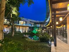 -茅草房·河畔园林火锅