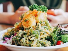 -Chom Cafe and Restaurant