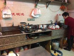 -松树干拌面店