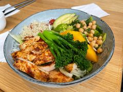 鸡肉牛油果芒果色拉-Wagas沃歌斯(静安大悦城店)