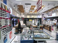 -美式眼镜·授权蔡司.依视路.尼康.豪雅.明月(人民广场店)