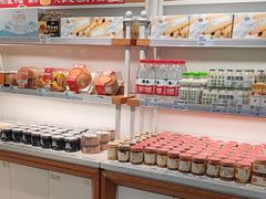 -绿姿鲜奶烘焙(世南西路店)