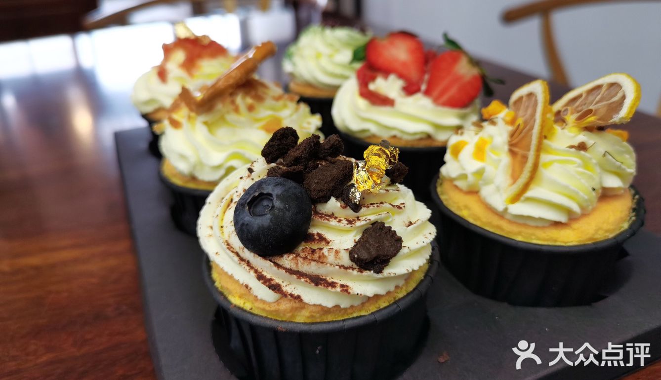 下面是绵密的蛋糕（吃的吃，鸡蛋含量蛮多），还可以