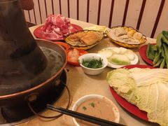 -洞庭洲·防空洞火锅·烧烤·铜锅涮肉(新百广场店)