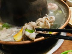 -洞庭洲·防空洞火锅·烧烤·铜锅涮肉(新百广场店)