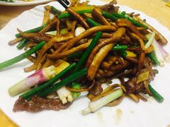 茶树菇炒牛肉-瑞记湛江鸡饭店·粤西第一鸡(粤垦店)