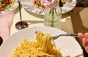 Garlic Lobster Spaghetti