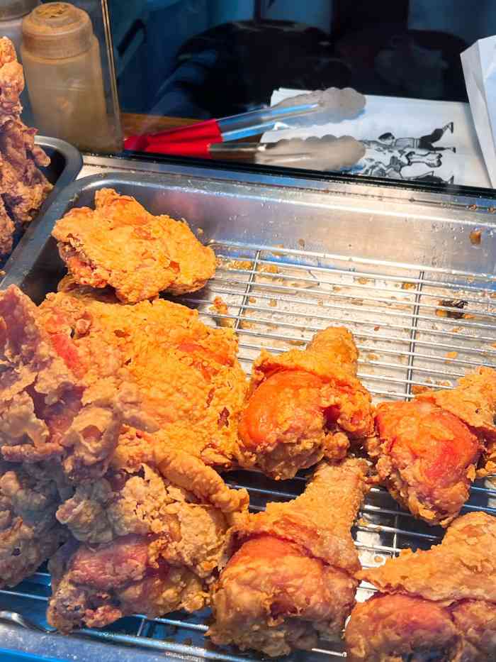 食搭子中式炸鸡(老门东店)-"[薄荷]环境: 环境就是回忆童年的风,墙.