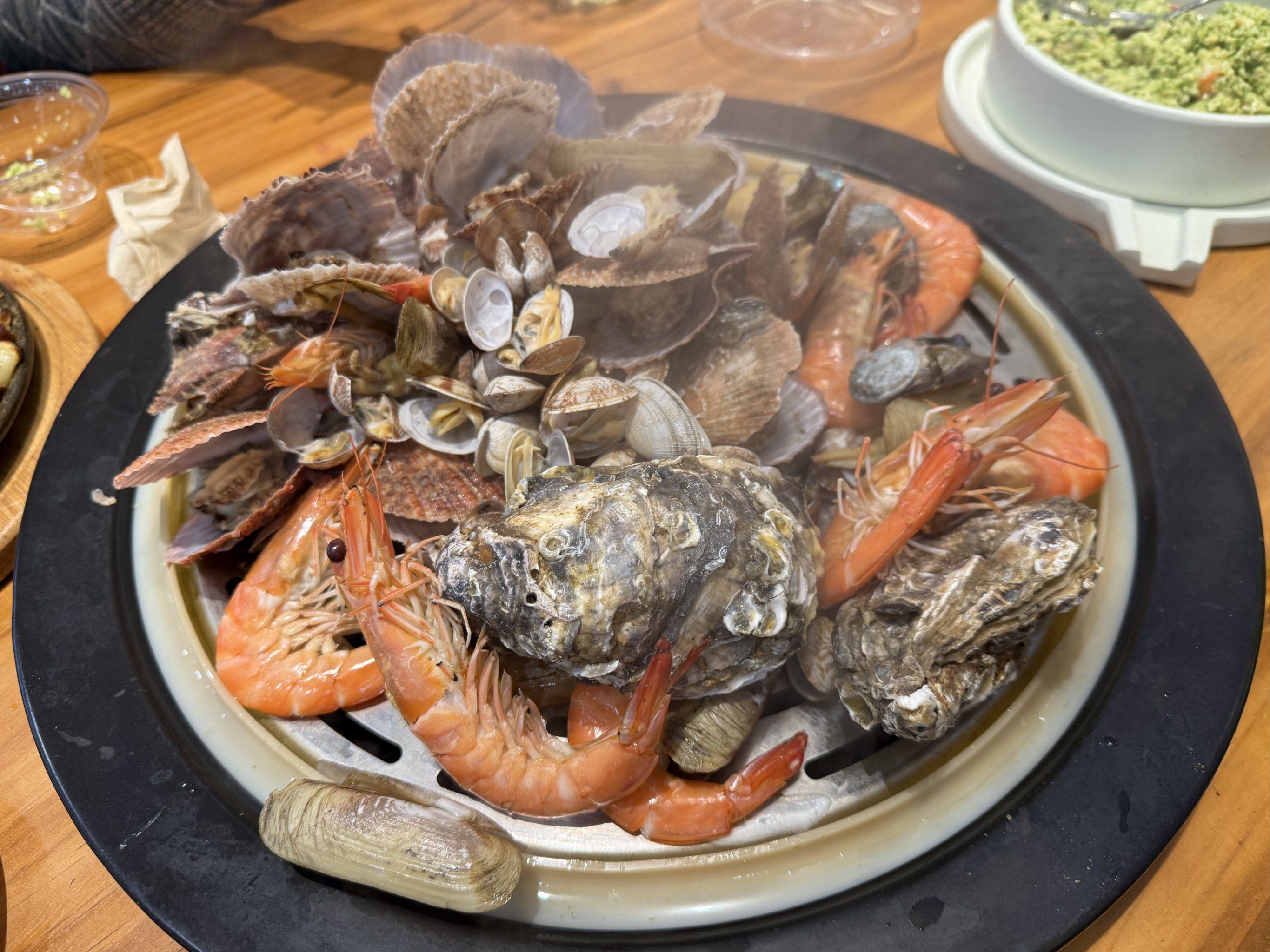 海肠捞饭,黄花鱼,尤其那个海鲜小豆腐特别好吃.服务还特好!真心推荐!