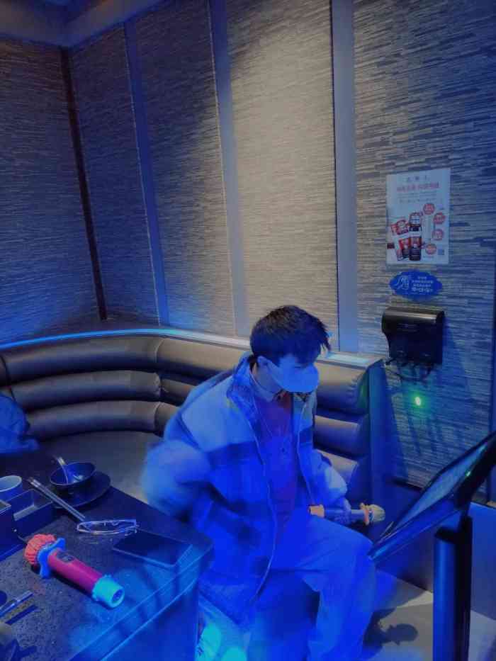 还蛮好的,唱歌的曲库算是齐全的,用的是魔云系统,会给你菜单点餐,根据