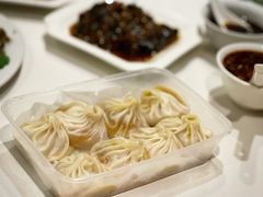 打包隔壁的莱莱蟹粉小笼-新光酒家方亮蟹宴(黄浦店)