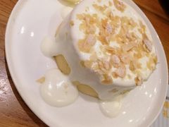 海盐芝士流心蛋糕-more than meow吴止猫主题餐厅(承德 中船汇店)