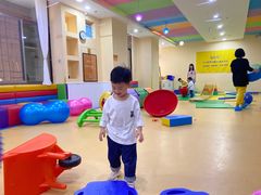 -瑞恩宝感统训练·语言提升·蒙氏托育中心