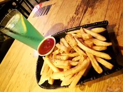 -MARU玛露音乐餐厅(大学路店)