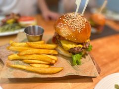 -三勾JJJ Burger&Coffee(梅溪湖店)