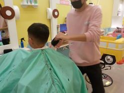 -爆米花儿童美发乐园