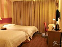 -莫泰酒店(上海虹桥北新泾地铁站天山路店)