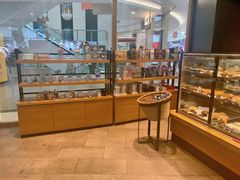 面包甜点陈列柜-星巴克(北京王府井店)