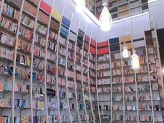 -钟书阁(松江泰晤士小镇店)