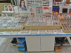 -美式眼镜·授权蔡司.依视路.尼康.豪雅.明月(人民广场店)