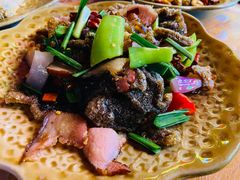 蕨粑炒腊肉-古城苗家土菜馆(河景餐厅店)