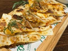 -Chom Cafe and Restaurant