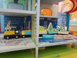 -菠萝树益智玩具体验馆(江南万达广场店)