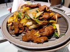 经典葱爆小羔羊肉-悦融·京鲁菜·露台花园(安定门店)