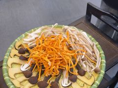 鲜菌拼盘-大理.老字号渝记酸萝卜乌鱼(古城总店)