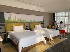 -深圳宝安体育馆希尔顿欢朋酒店