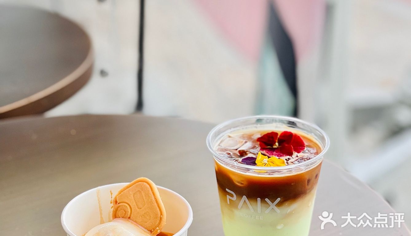 海心桥边的小银车☕️看着小蛮腰吹江风drink咖啡