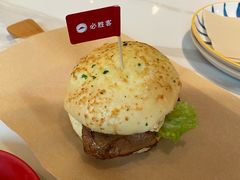 招牌秘制鸡腿堡-必胜客(沈辽路万达店)