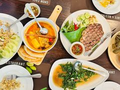 -Chom Cafe and Restaurant