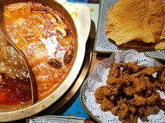 牛油番茄鸳鸯锅底-房子红了鱼豆花重庆老火锅(广厦学院店)