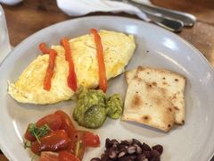 omelette&nbsp;guacamole&nbsp;flatbread-The Workshop Coffee