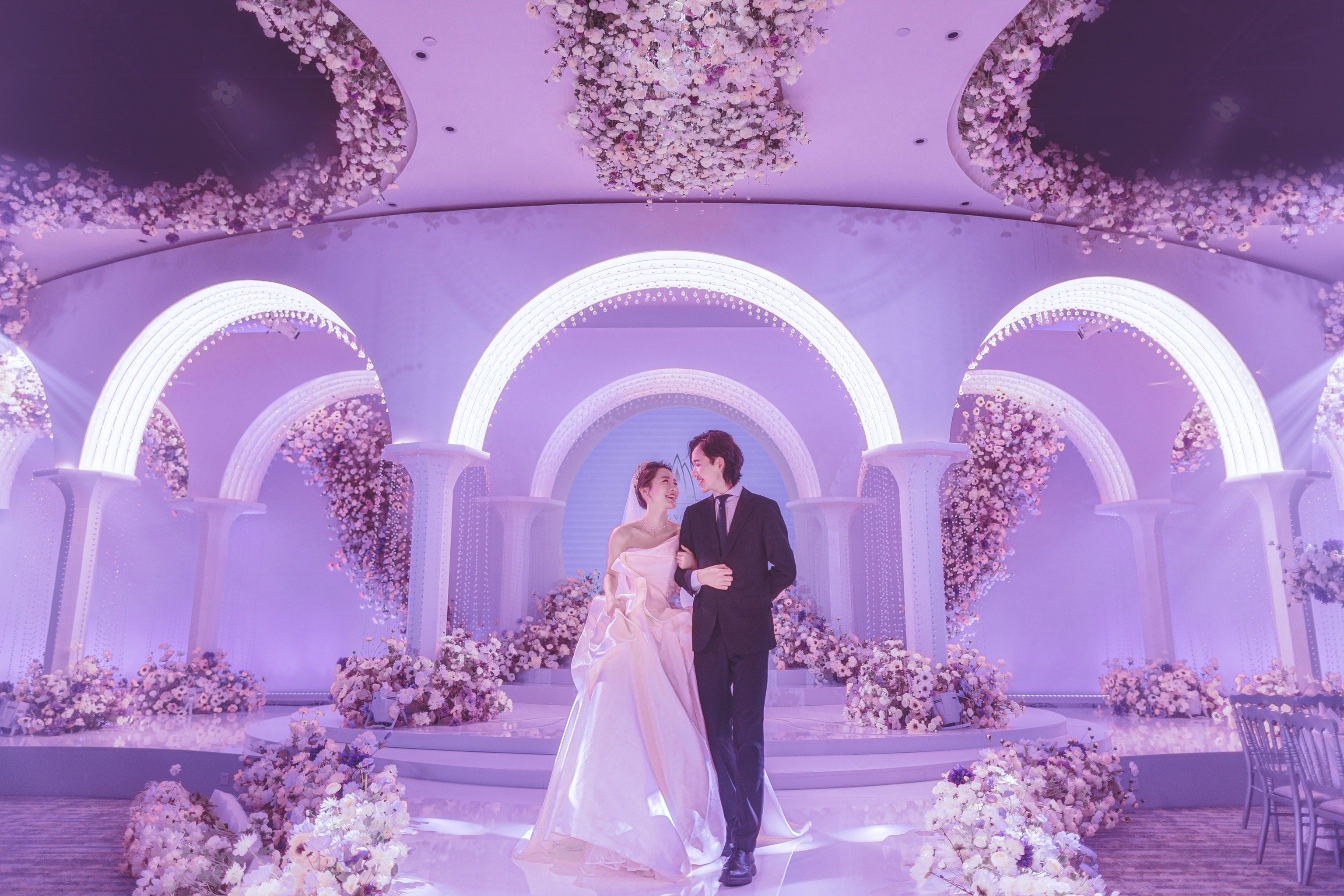 紫色花海筷拥的浪漫婚礼!身临其境太仙了