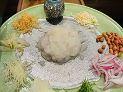 顺德珍品鲩鱼生-得意咚瓜·顺德鱼生·冬瓜火锅(深圳首店)