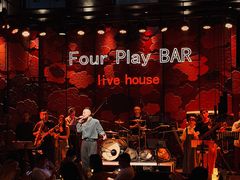 -FOUR PLAY BAR