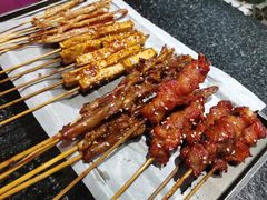 -何妹湿辣牛肉·粤式烧烤砂煲(桂雅路店)