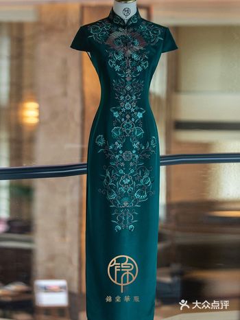 气质尽显的复古旗袍就是它️