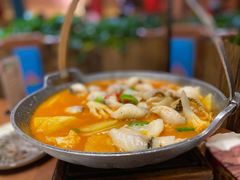 思茅酸汤鱼片-老滇山寨•云南特色菜•地方菜•民族风情歌舞表演(金碧店)