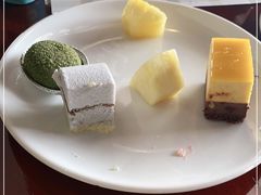 -荣誉国际酒店-云顶旋转餐厅